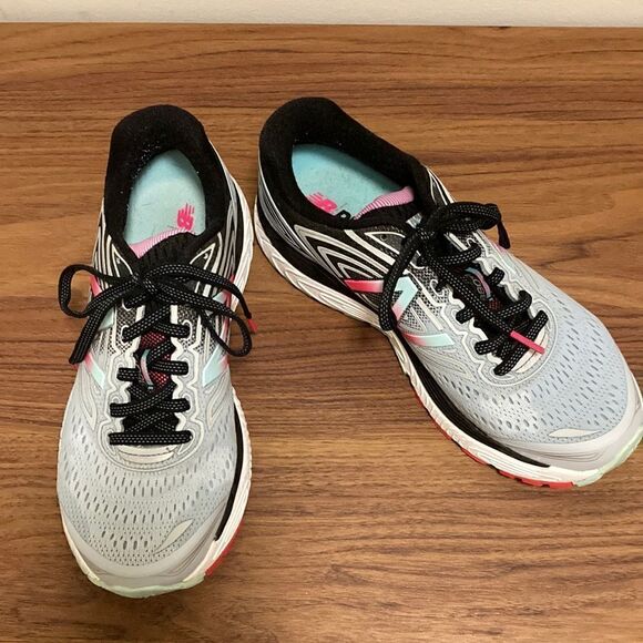 New Balance Woman’s W880gb7 Running Shoe in Light Blue. Size 7. - Picture 1 of 8